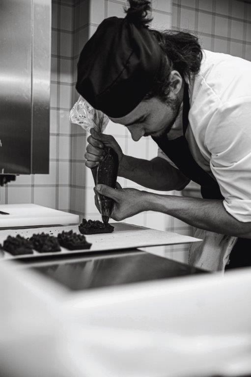 geste technique dans la cuisine des Beaux Mets